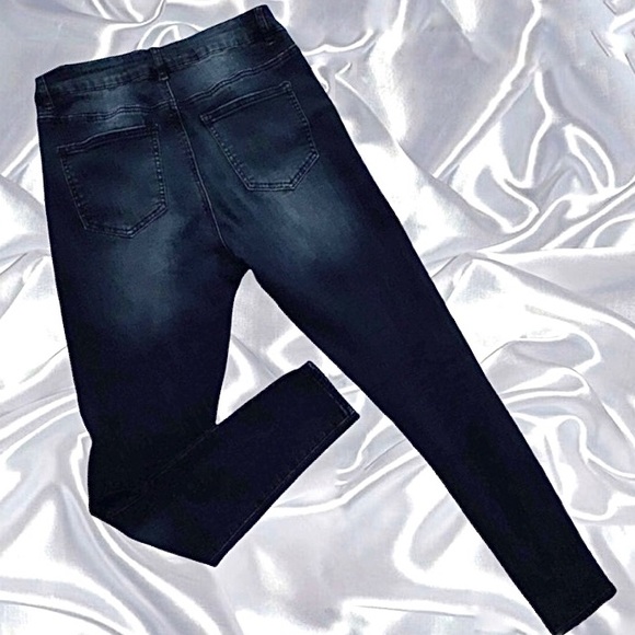 🔅Host Pick Eighty-Two Blue Jeans - Picture 9 of 16